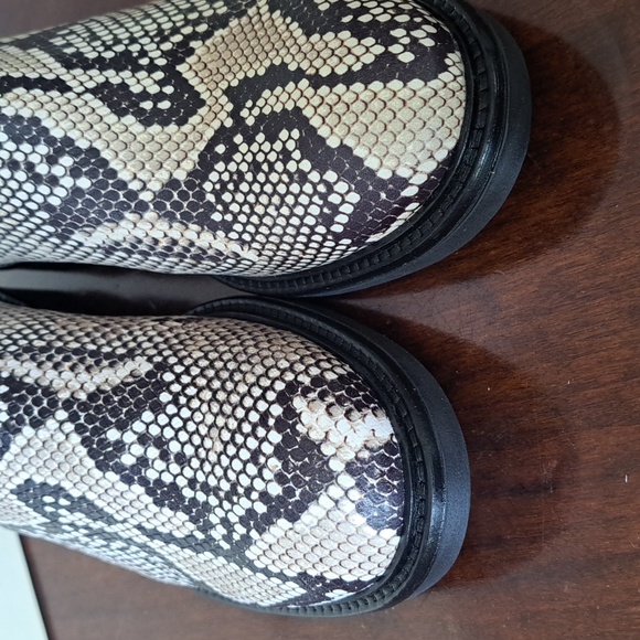 Axel Arigato Leather Chelsea Boots - Picture 4 of 7